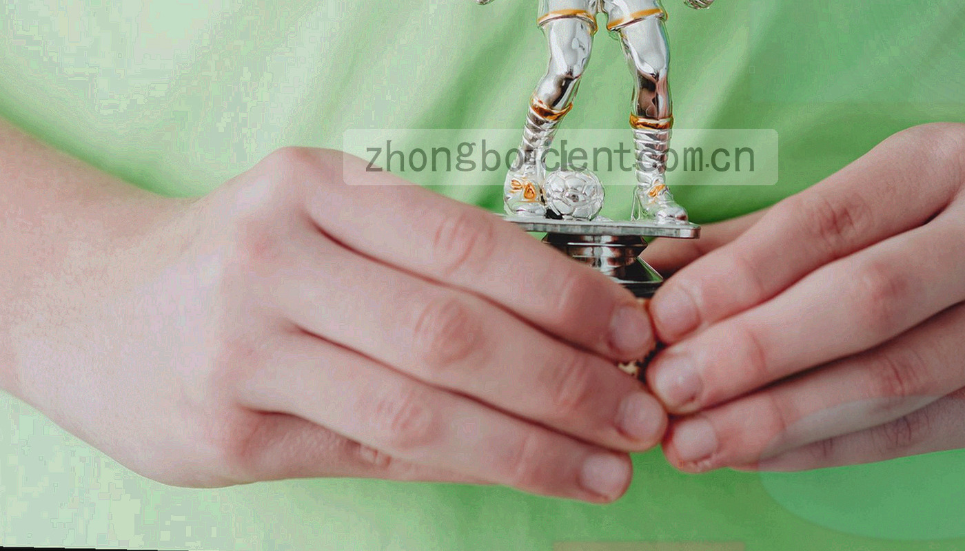 半透明方框层层嵌套的抽象图形，表示信息范围与层级，深靛蓝底配青色描边